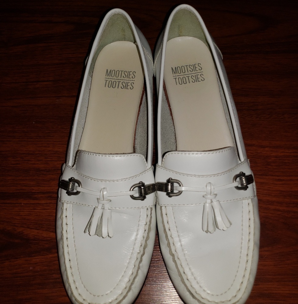 Mootsie Tootsie White Leather Loafers US10